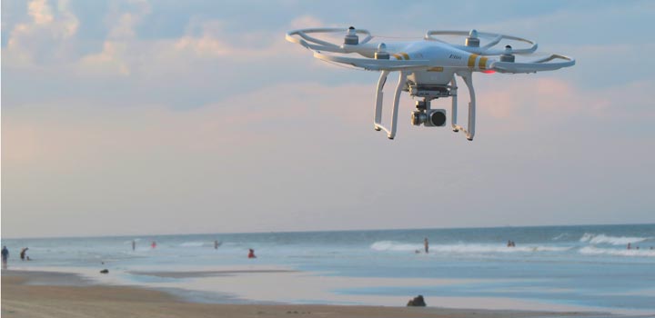 El dron, sobrevuela nuestras playas. ¡Cuidado!, no está permitido.