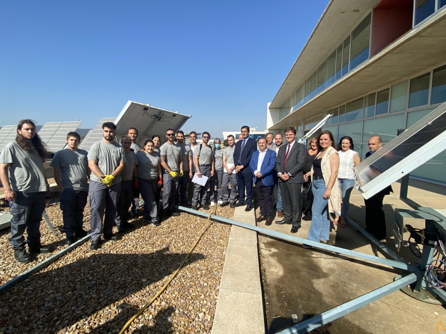 visita de la diputacion de ciudad real a puertollano en el curso de montaje y mantenimiento de instalaciones solares fotovoltaicas